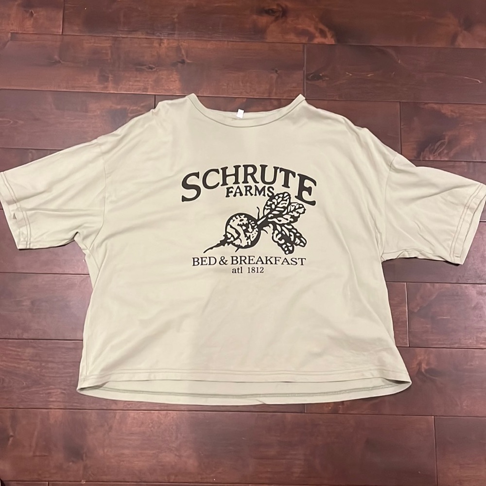 Green, short sleeve t-shirt